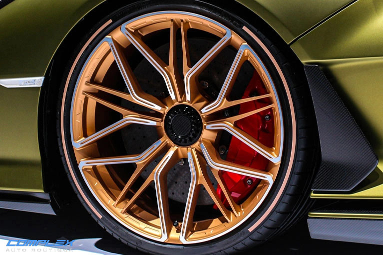 gold-alloy-wheel-lambo 8